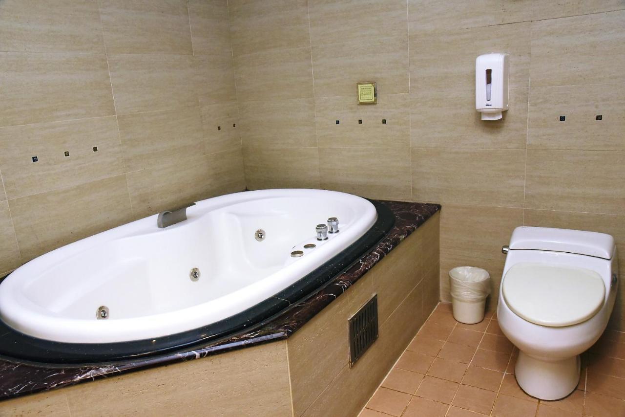 England Business Motel Yilan Zewnętrze zdjęcie